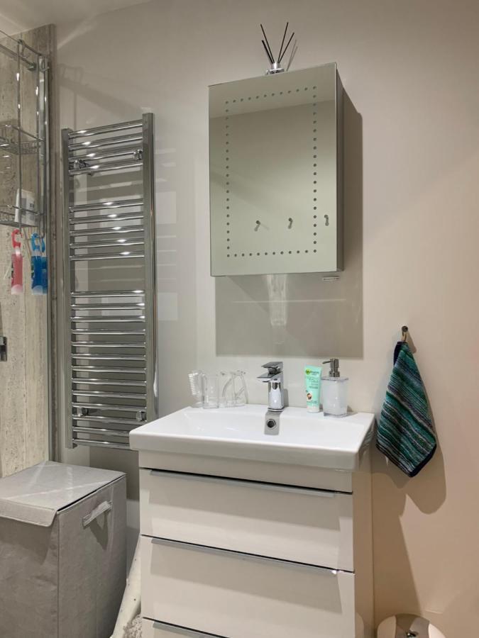 Hideaway Holiday Apartment Солсбери Экстерьер фото
